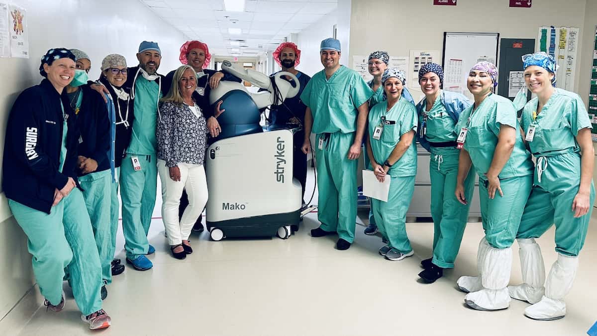 Dr. Avino and surgical team celebrating 500th Mako robotic procedure